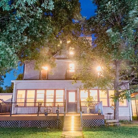 The Wolf Manor Bed & Breakfast Ellinwood Exterior foto