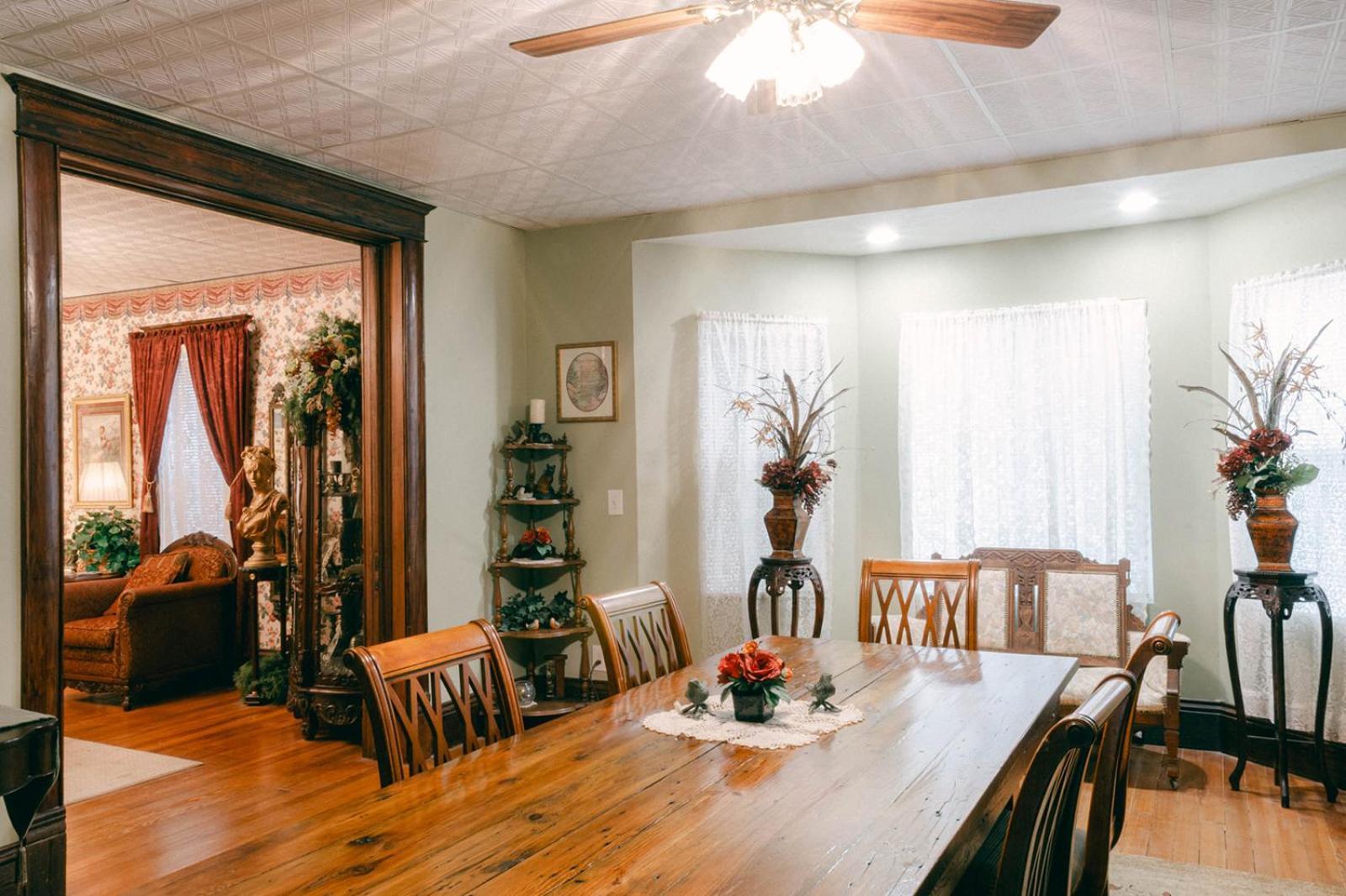 The Wolf Manor Bed & Breakfast Ellinwood Exterior foto