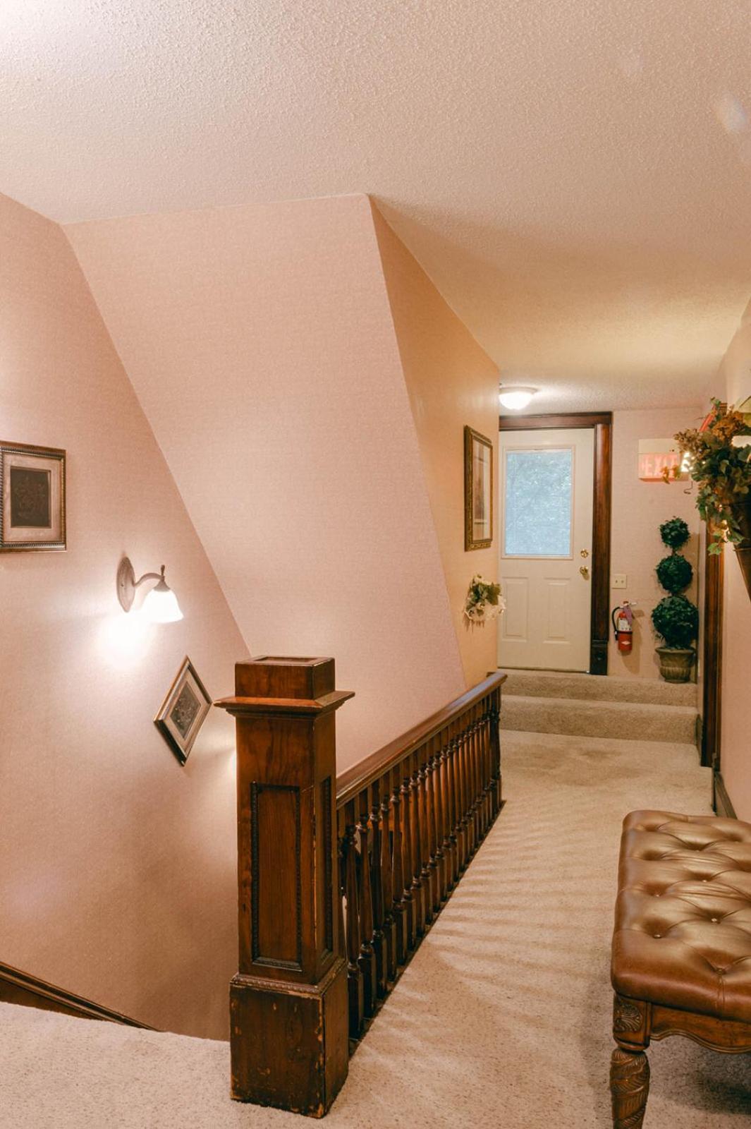 The Wolf Manor Bed & Breakfast Ellinwood Exterior foto