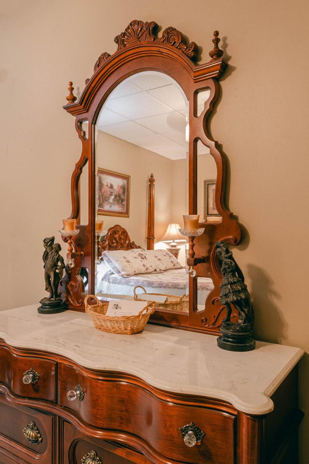 The Wolf Manor Bed & Breakfast Ellinwood Exterior foto