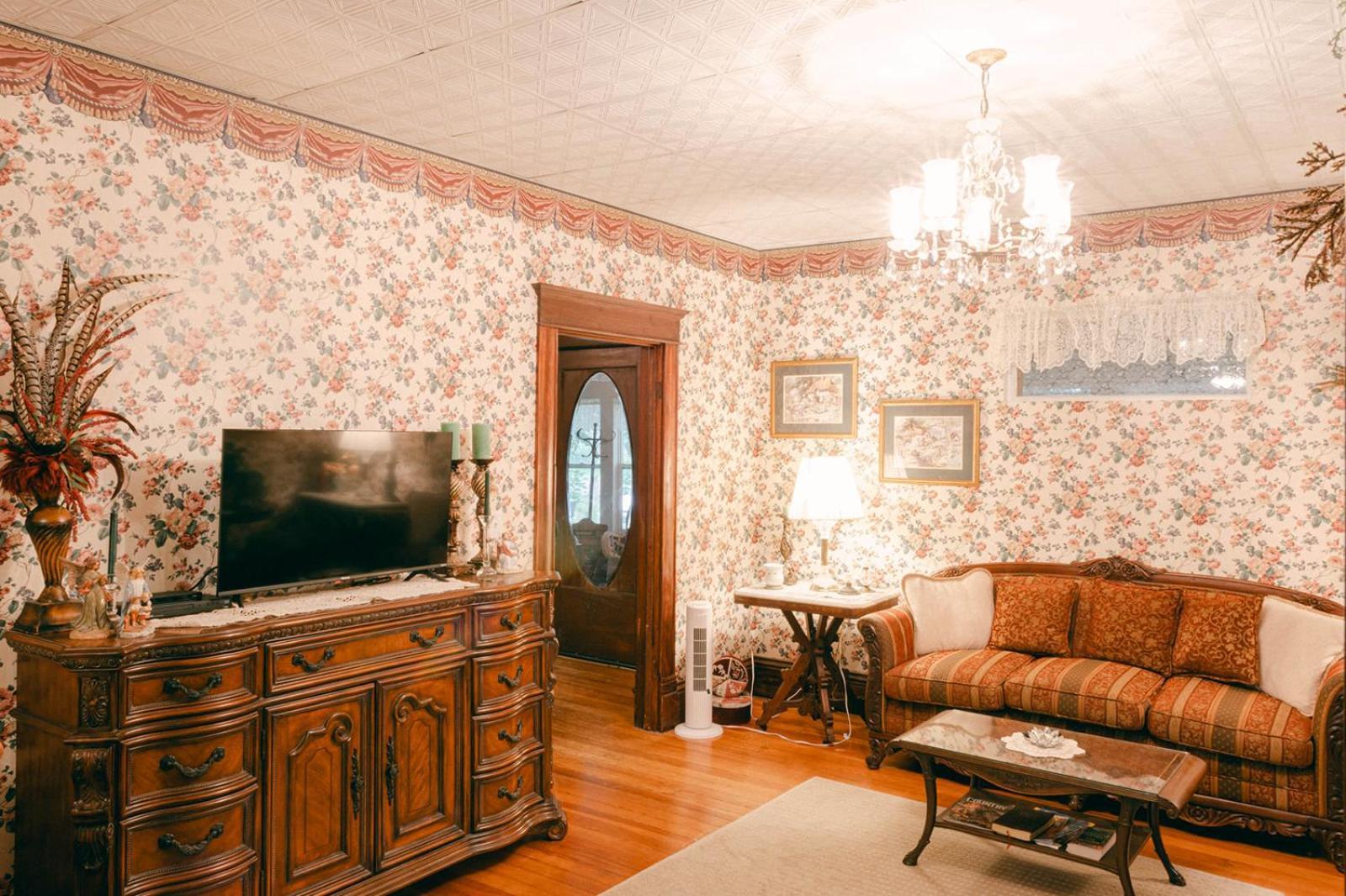 The Wolf Manor Bed & Breakfast Ellinwood Exterior foto
