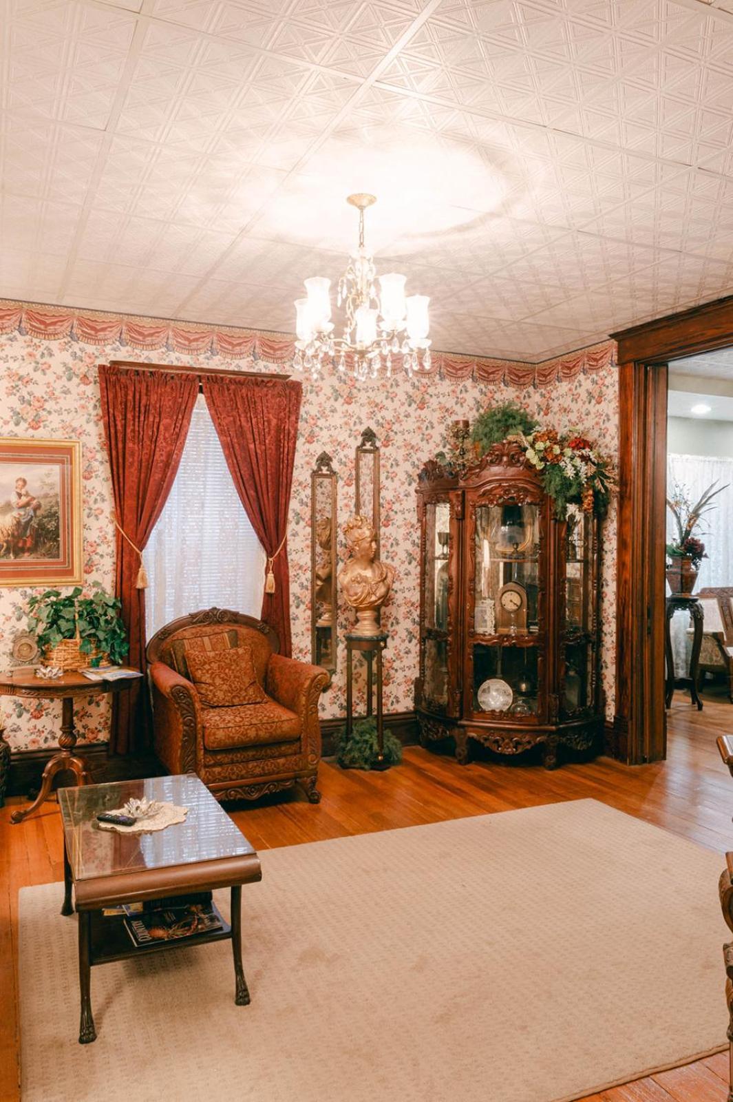 The Wolf Manor Bed & Breakfast Ellinwood Exterior foto