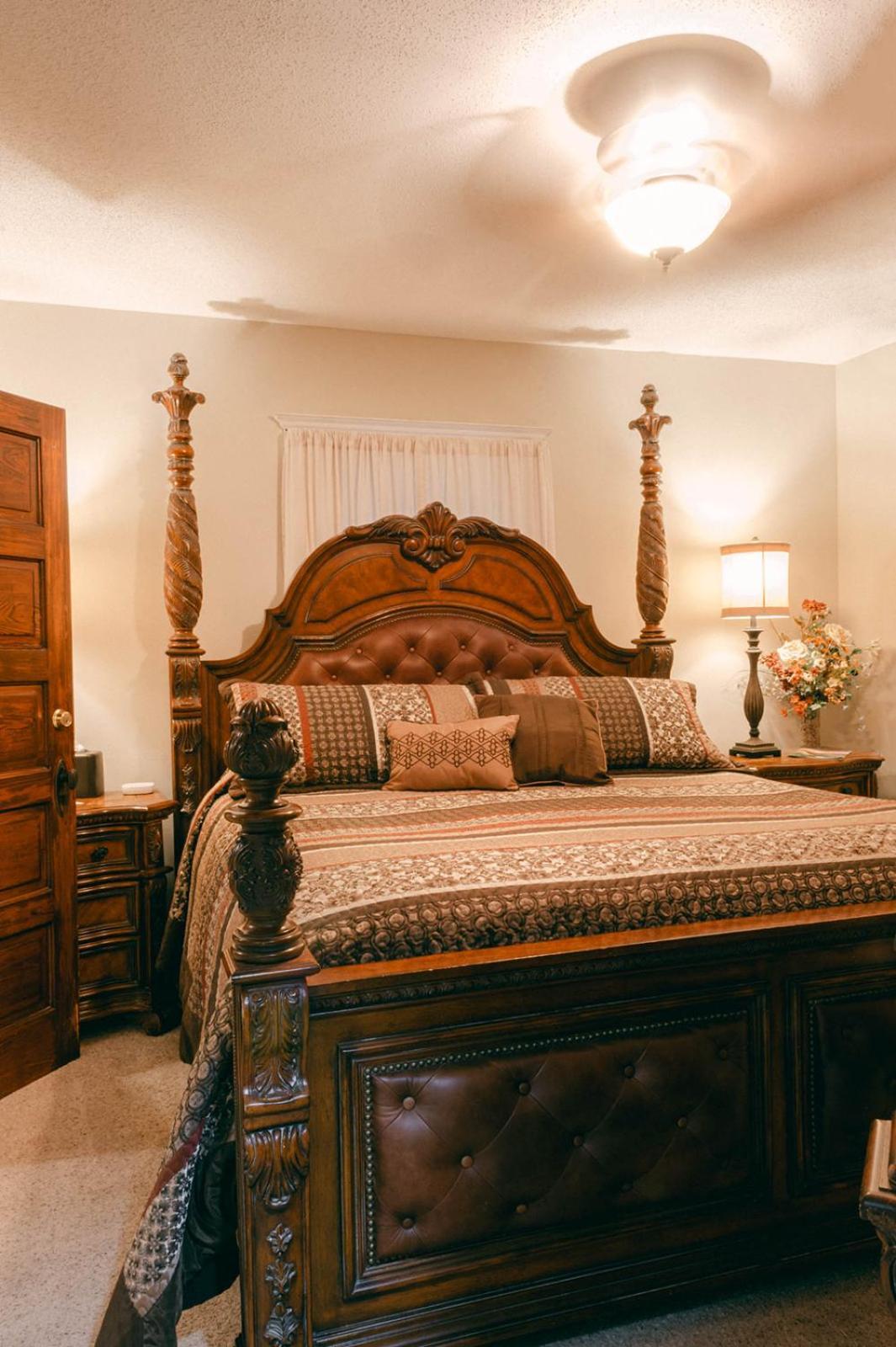The Wolf Manor Bed & Breakfast Ellinwood Exterior foto