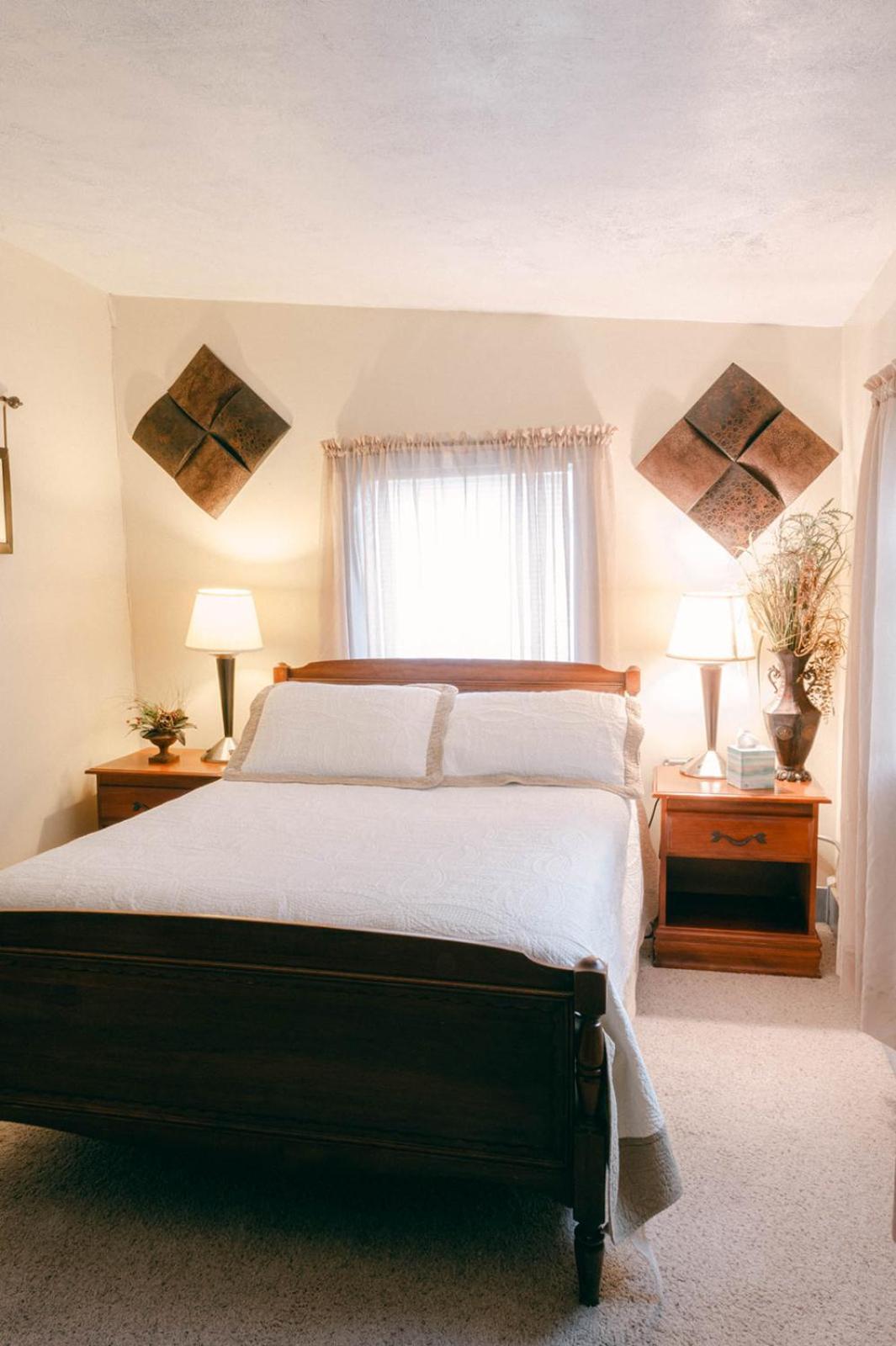 The Wolf Manor Bed & Breakfast Ellinwood Exterior foto
