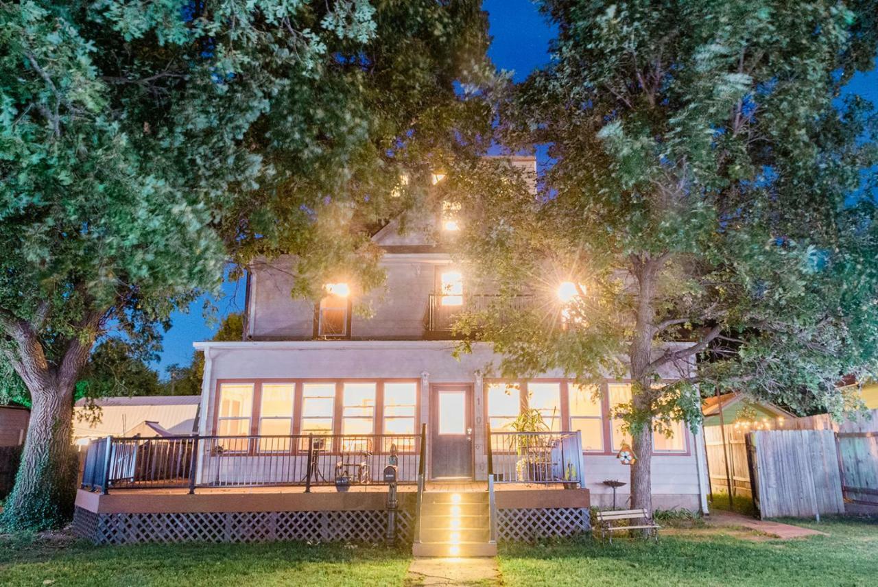The Wolf Manor Bed & Breakfast Ellinwood Exterior foto